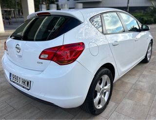 Opel Astra 2012