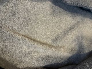 Batín hombre gris y   ribetes en cuadros escoceses