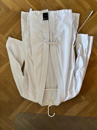 Uniforme Karate Guantes y Cinturones