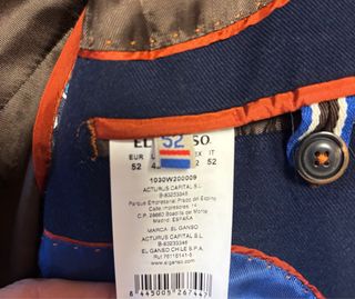 Americana de hombre azul con coderas
Micropana