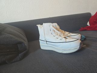 Zapatillas blancas de plataforma con cremallera