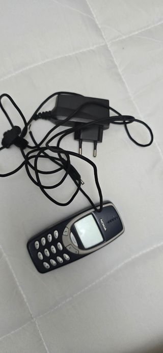 Nokia 3310 con cargador