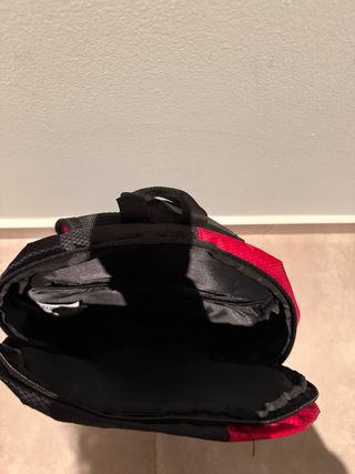 Mochila Bullpadel Negra y Roja