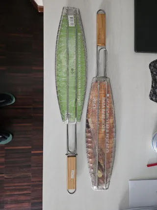 Griglia per pesce in metallo e legno