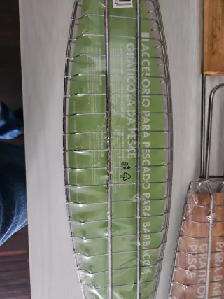 Griglia per pesce in metallo e legno