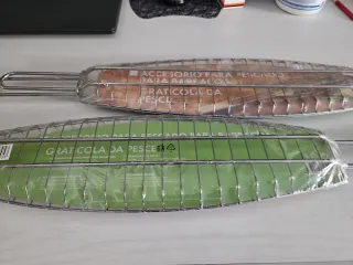 Griglia per pesce in metallo e legno
