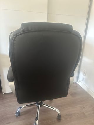 Sillón de oficina negro