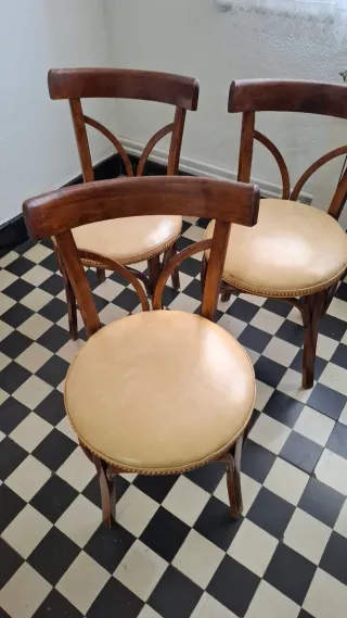 Juego de 3 Sillas de Madera y Piel