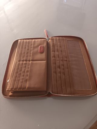 Cartera de mano con diseño floral