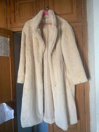Abrigo largo de pelo beige mujer