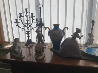 Lampada, vaso e statuette decorative