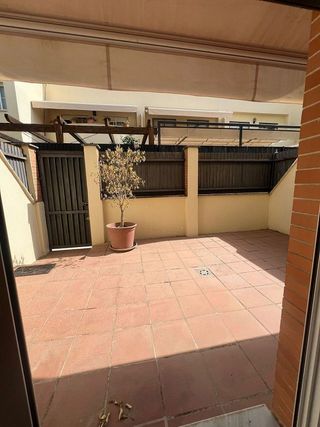 Casa adosada en alquiler en Zona Universitaria  en Bormujos