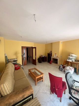 Casa adosada en alquiler en Zona Universitaria  en Bormujos