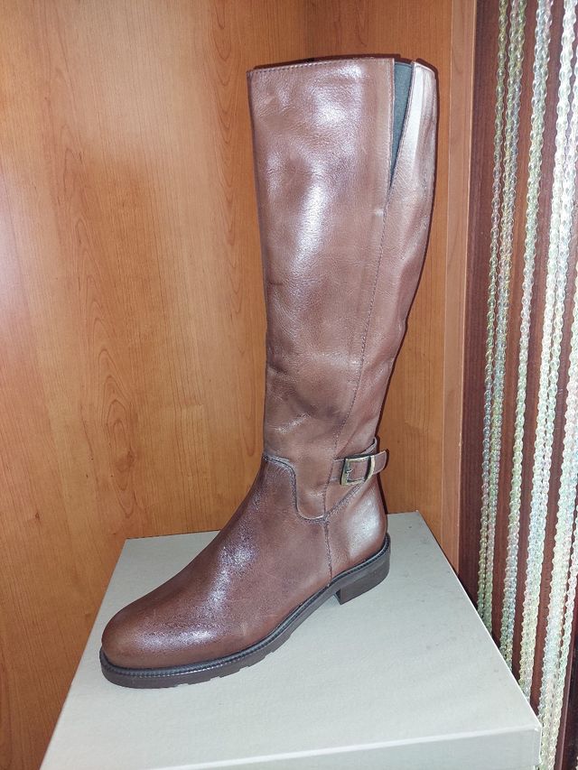 Stivale donna alto in pelle marrone