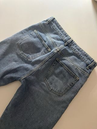 Vaqueros Mango Unisex Azul
talla 36