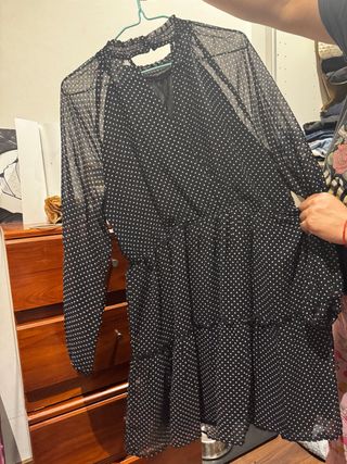 Vestido negro con lunares