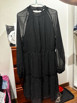 Vestido negro con lunares