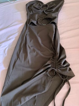 Vestido marrón strapless con aros