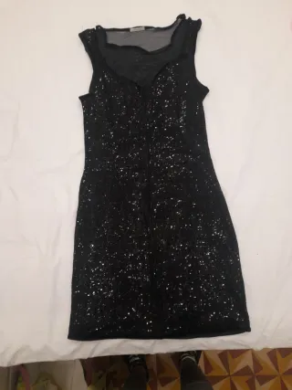 Vestido negro lentejuelas y transparencias
