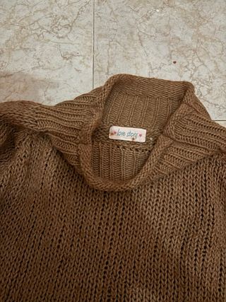 Jersey marrón cuello alto