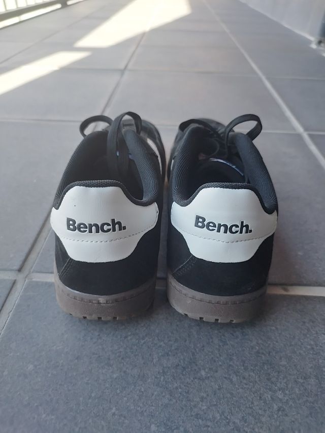 Zapatillas Bench Negras y Blancas