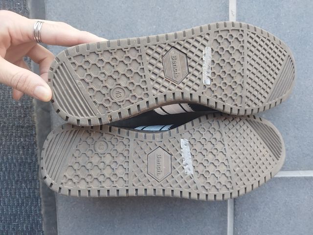 Zapatillas Bench Negras y Blancas