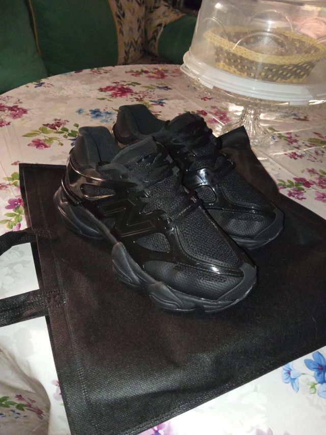 Zapatillas New Balance Negras 9060