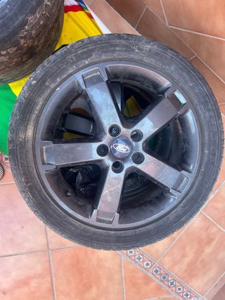 Llantas 17R Ford para mas coches están sucias.