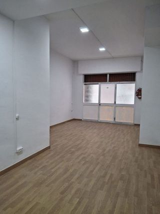 Local comercial en alquiler en La Plana en Esplugues de Llobregat