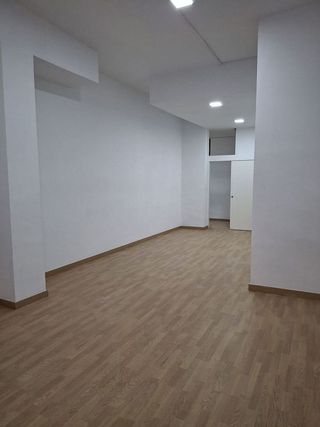 Local comercial en alquiler en La Plana en Esplugues de Llobregat