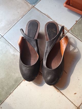Zapatos de piel negros con tachuelas