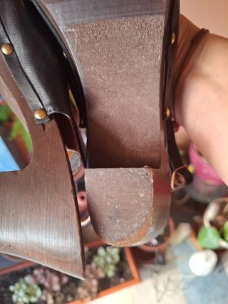 Zapatos de piel negros con tachuelas