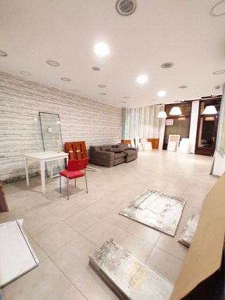 Local comercial en alquiler en Instituts - Universitat en Lleida
