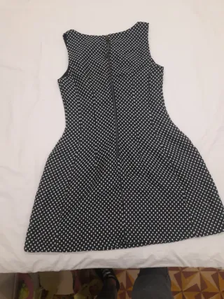 Vestido de lunares negro y blanco