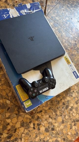 Consola PS4 Slim Negra + Mando