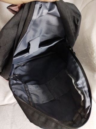 MOCHILA NEGRA-KAKE GURUI