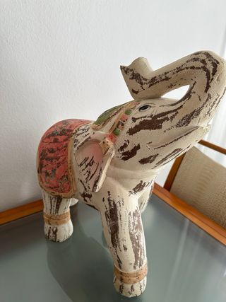 Pareja de elefantes decorativos de madera