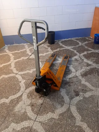 Transpaleta marca still muy nueva 