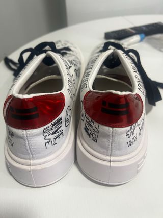 Zapatillas blancas con dibujos Live to Rock