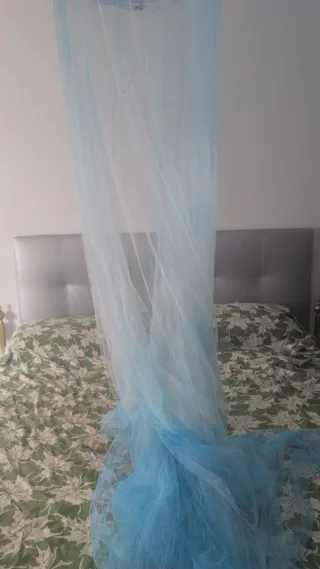  Dosel Mosquitera de tela azul teñida a mano.
Enca