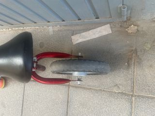 Bicicleta de equilibrio roja Chicco
