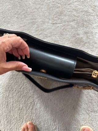 Borsa Guess nera con dettagli oro nuova 