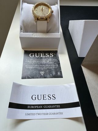 Reloj Guess Dorado 