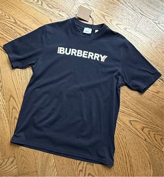 Camiseta Burberry Negra Logo