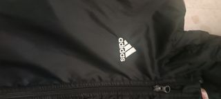 Abrigo Adidas niño/niña negro
Talla 140 9/10 años.