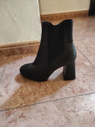 Botines negros talla 36 (dan 37)