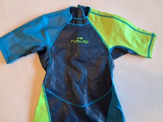 Trajes neopreno natación 5-6 años. 1 azul y 1 rosa