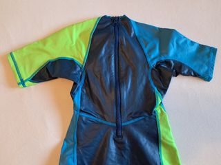 Trajes neopreno natación 5-6 años. 1 azul y 1 rosa