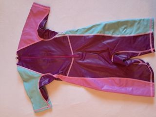 Trajes neopreno natación 5-6 años. 1 azul y 1 rosa