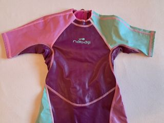 Trajes neopreno natación 5-6 años. 1 azul y 1 rosa